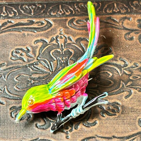 Vintage Enamel Gold Metal Tropical Bird Brooch Pin - Picture 2 of 4